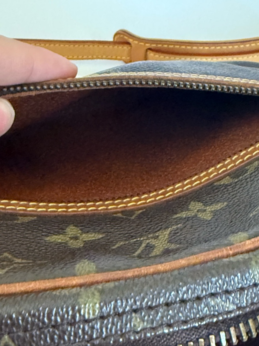 Louis Vuitton 💫 Senlis Vintage Monogram Crossbody Camera Bag - Picture 14 of 17